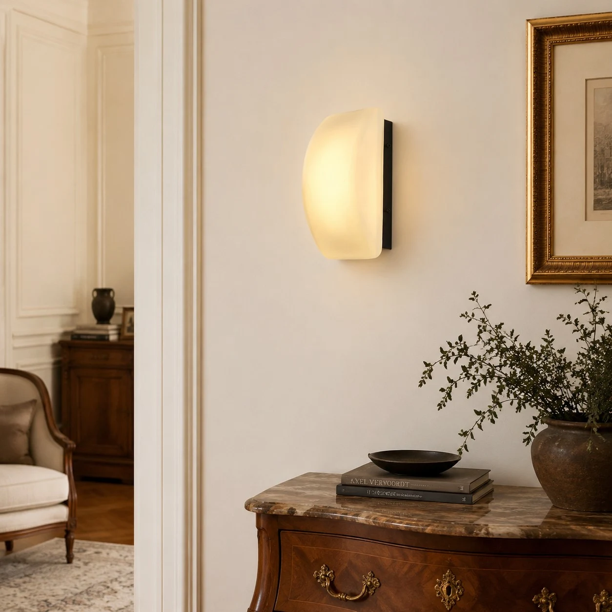 Applique francese montata sopra una consolle