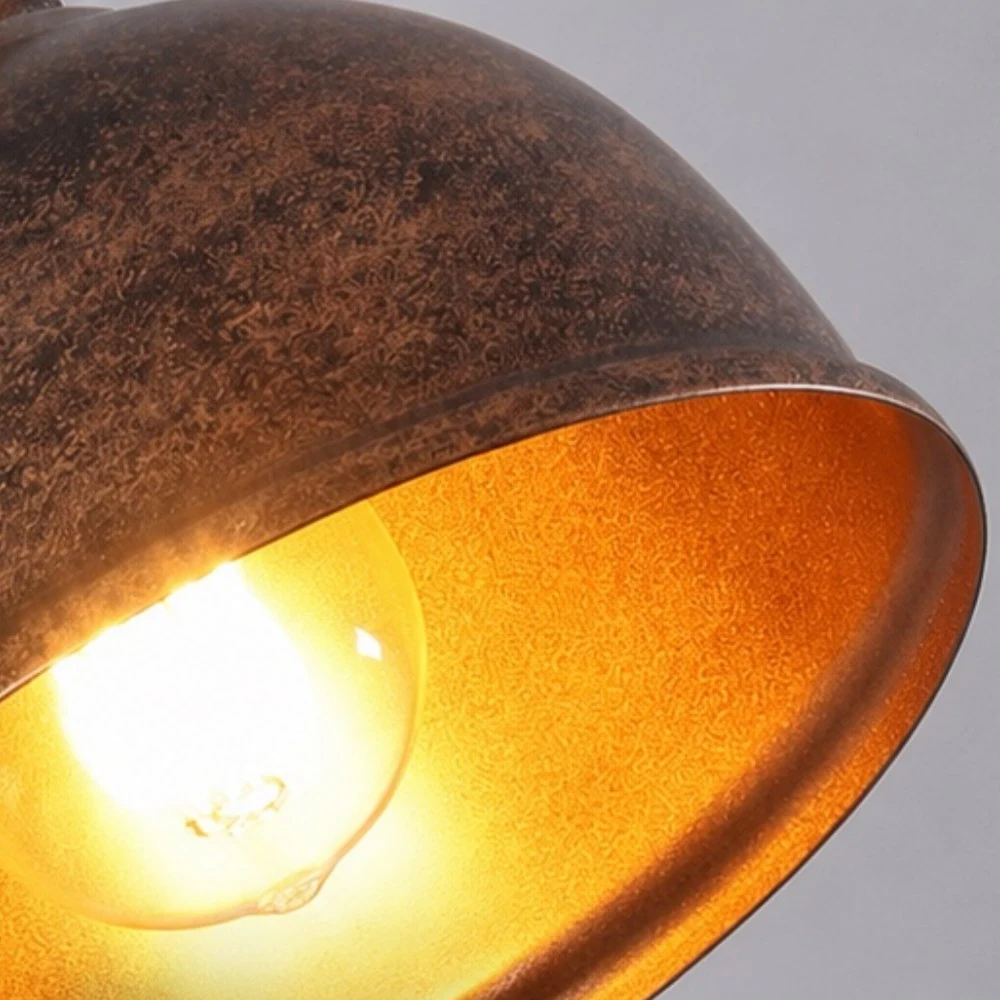 Luce LED calda sotto paralume trasparente