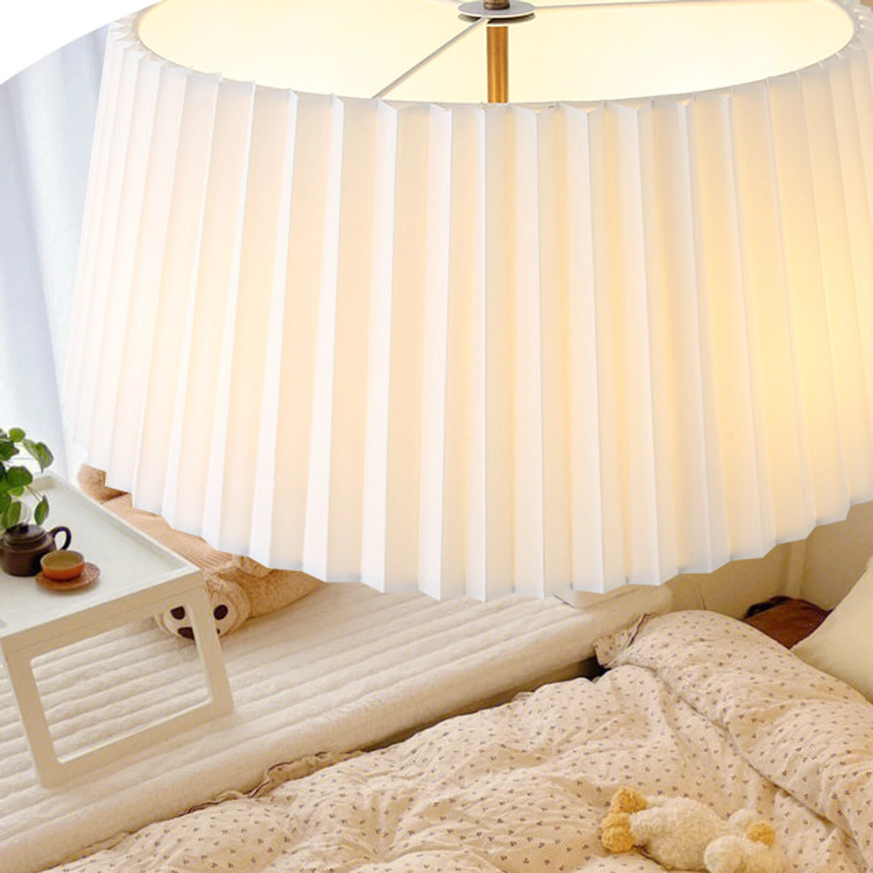 Lampadario Tela mostrato in scala per camera da letto
