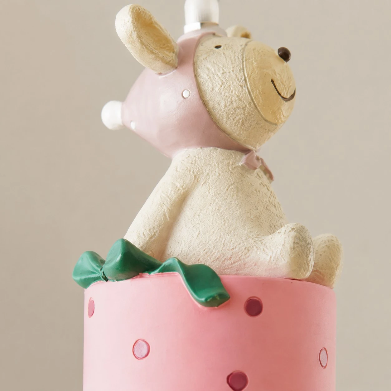 Bunny pink gift box detail